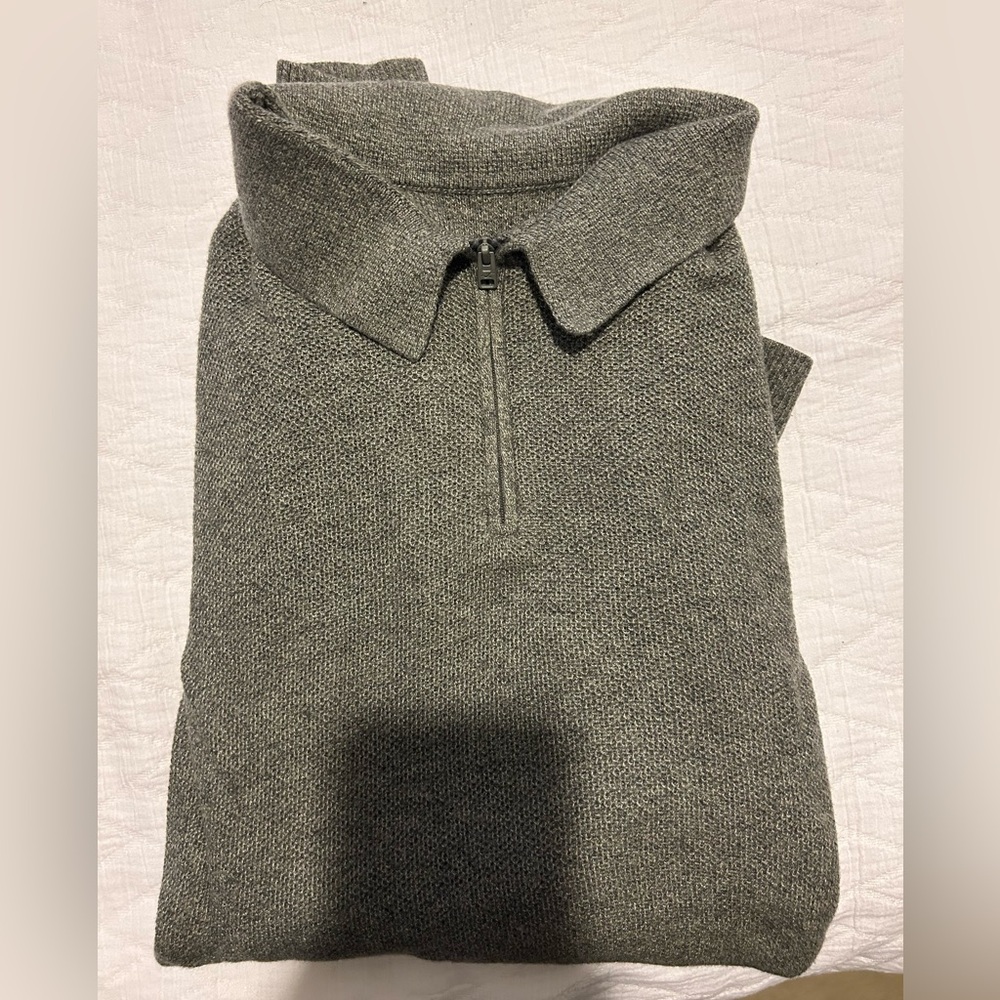 Hollister men’s collared quarter zip size M